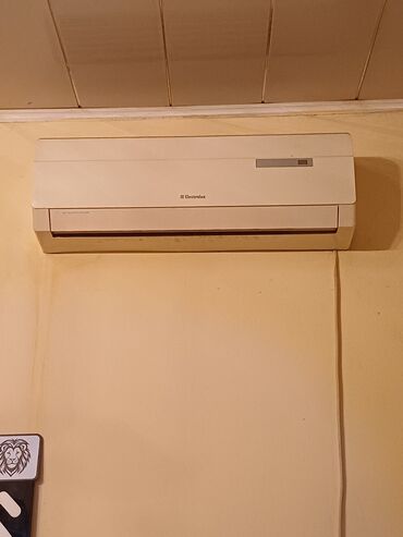 напольный кондиционер: Kondisioner Electrolux, İşlənmiş, 40-45 kv. m, Kredit yoxdur