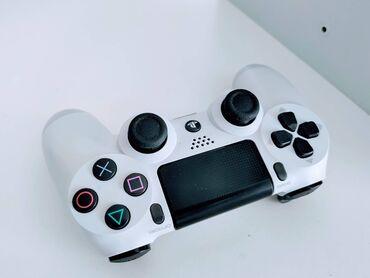 PS4 (Sony Playstation 4): Sony Playstation 4 PRO  od 1Tb, puna instaliranih igrica. Bela sa — 5