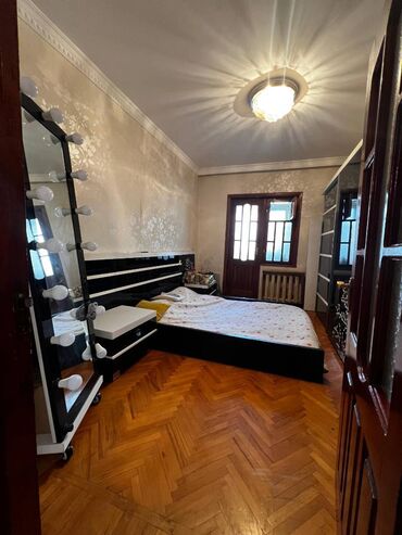 yeni yasamalda satilan bina evleri: Bakı, Yasamal, 4 otaqlı, Köhnə tikili, m. İnşaatçılar, 129 kv. m