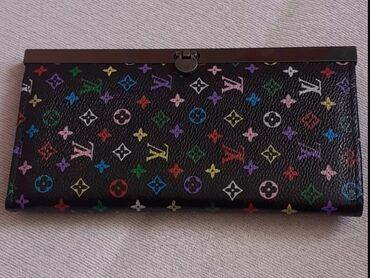 farmasi lakovi za nokte: Women's wallet, Louis Vuitton