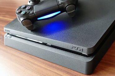 PS4 (Sony PlayStation 4): Сатылат Сони 4 10 диск 2 жостик 
Ишеничтууу