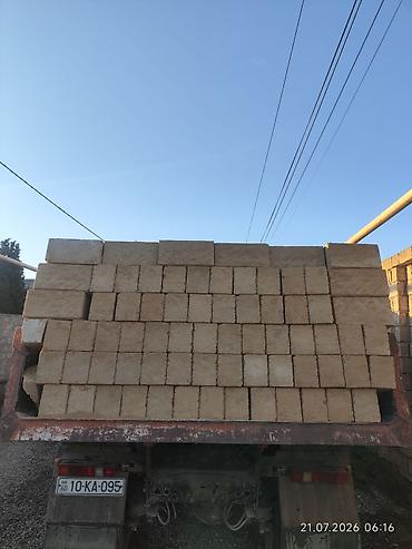 ət otu bitkisi: Təbii ağlay daş blokları - Material: yerli karxanadan çıxarılmış — 1