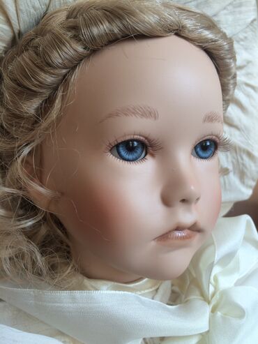 фарфоровая кукла купить: Фарфоровая кукла Сабрина, с потрясающими глазами. Очень редкая