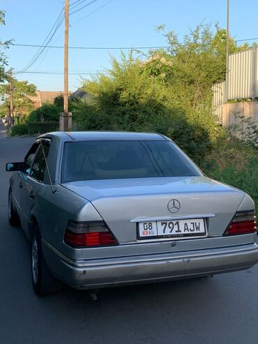 мерс минвен: Mercedes-Benz 220: 1993 г., 2 л, Механика, Бензин, Седан