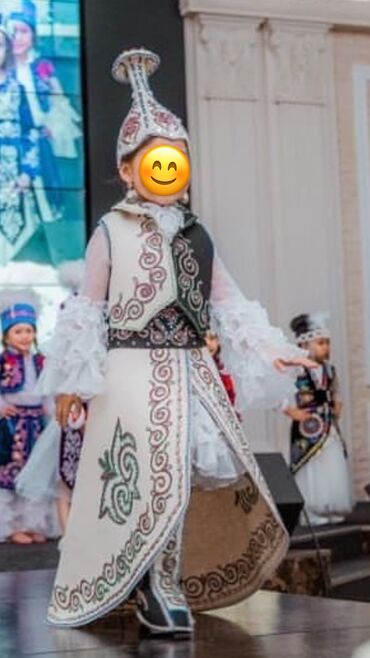 Прокат детских карнавальных костюмов: Национальное платье из войлока, сшита на заказ. Подойдет от 6 до 9 лет
