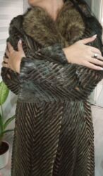 Krzneni kaputi: Dugački ženski kaput od krzna, elegantnog kroja sa naglašenim šarama u — 3