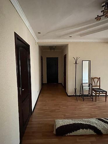 Долгосрочная аренда домов: 400 м², 10 комнат, Балкон застеклен, Евроремонт, Забор, огорожен — 18