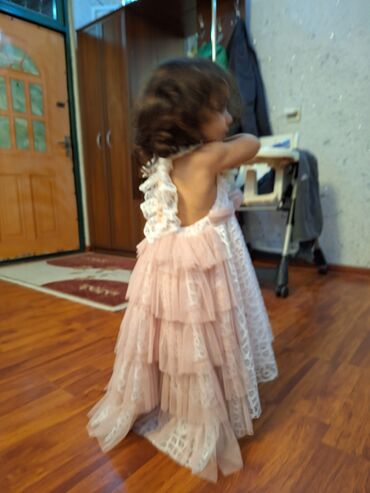 Toy paltarları: Don yenidir 1defe geynilib. 2-3 yawinda 4yawinda uwagada geder — 8