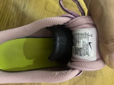 Krossovka ve ketlər: Nike, Ölçü: 38, rəng - Çəhrayı, İşlənmiş