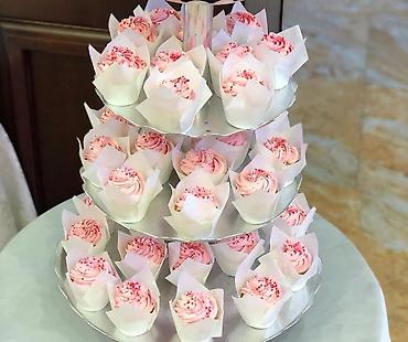 Кондитерские изделия, сладости: Десерты на заказ: капкейки и цифро‑торт. - Капкейки в золотых — 9