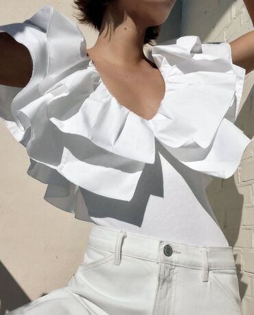 Baletkalar: Zara body bluz tezedir geyilmeyib 
L razmerdir — 3