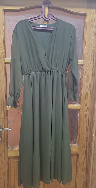 hicab donu: Zeytun-yaşıl rəngdə uzun don - Model: V-yaxa, öndən kəsişən (wrap — 1