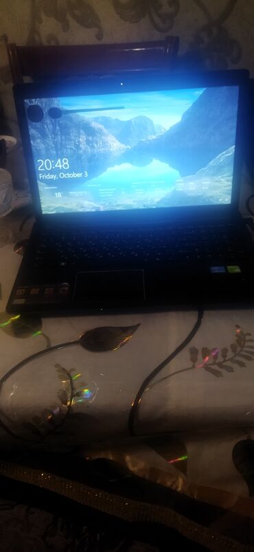 Planşetlər: Intel Core i5, 15.6 "
