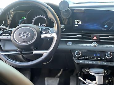 byd 06 ev: Hyundai Avante: 2022 г., Гибрид — 5