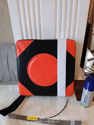 Boks aparatları: Boks və döyüş idmanı üçün məşq dəsti. Tərkib: - Dəqiq hədəf almaq — 1