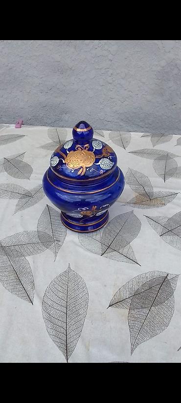sire ceken: Kobalt-mavi şüşədən dekorativ qapaqlı şirniyyat qabı - Material — 1