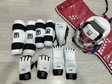 i̇dman qadın ətəkləri: Taekwondo Qoruyucuları. XL ölçü, çox az istifadə olunub. Hər şeyi