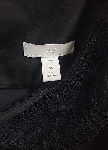 Mobil telefonlar üçün digər aksesuarlar: H&M qadın topu - Rəng: qara - Model: krujeva detallı V-yaxa — 2