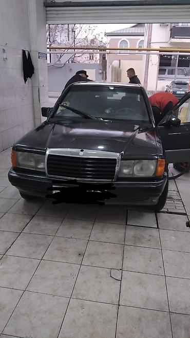 190 ehtiyat: Mercedes-Benz 190 (W201) sedan - Kuzov: klassik 4 qapılı sedan, qara — 1