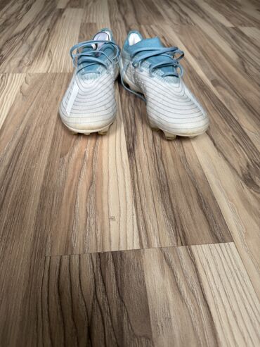 обувь новая: Продаю бутсы оригинал Adidas X Parley