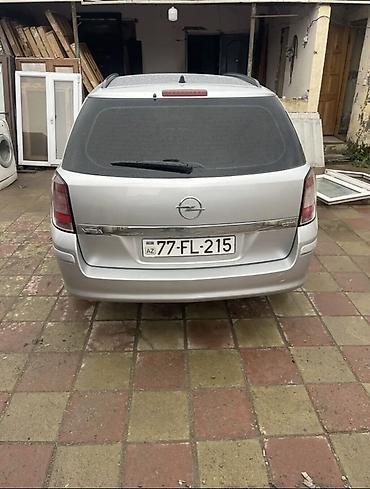 опел: Opel Astra Caravan (universal), gümüşü rəng. Texniki və funksional — 3
