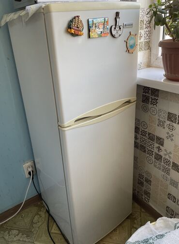 Холодильники: Холодильник Б/у, Двухкамерный, 155 *