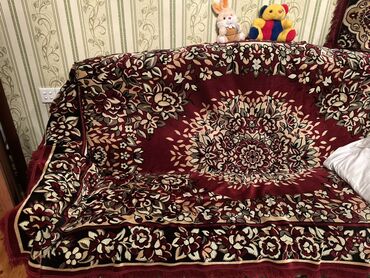 Güzgülər: Divan üçün Xovlu rəng - Qırmızı Yataq örtüyü