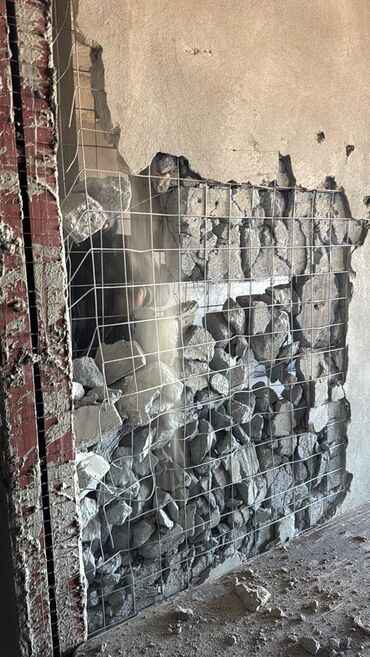 Демонтажные работы: Разбор полов, Снятие потолков, Демонтаж крыш | Гипсокартонная стена, Снос перегородки, Снятие старой штукатурки | Снятие подвесных потолков, Снятие реечных потолков, Зачистка от старых обоев | Демонтаж линолеума, Демонтаж плинтуса, Демонтаж кафельной плитки | Крыша из шифера, Металлочерепичная кровля, Мягкая кровля Больше 6 лет опыта — 11