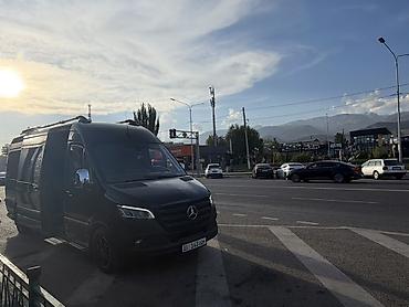 наушники apple airpods 1: Mercedes‑Benz Sprinter — премиальный микроавтобус (черный, удлиненная — 3