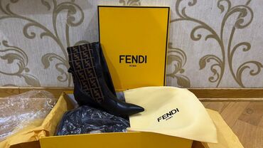 Çəkmələr: Fendi Roma qadın çəkmələri - Model: Nazik dabanlı, sivri burunlu — 1