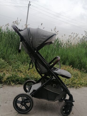 отдам даром обувь: 1200