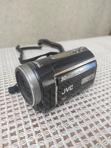 видеокамера 3g: Продаю видеокамеру! Видеокамера SD. Модель JVC- everio gz-mg730e