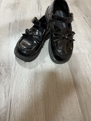 Məktəbli forması: Tuflilər, Qız üçün, 31