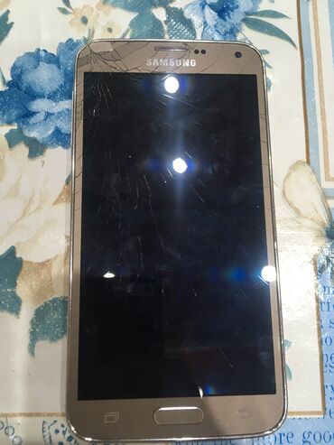 Samsung: Prodajem samsung S5 razbijen ekran pokazuje na donjim svetlima rad