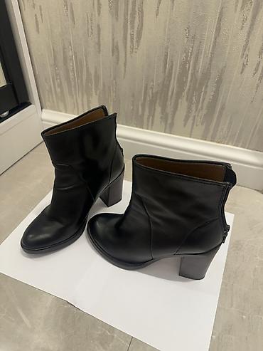 is batinka: Qadın botları – qara, topuqlu - Model: qısa boğazlı (ankle boots) — 2