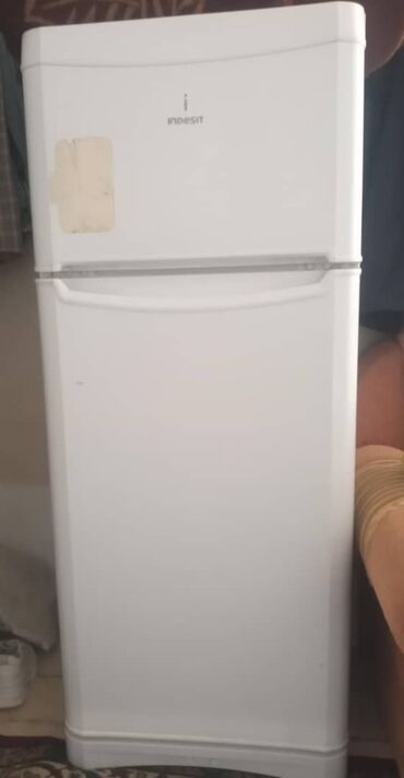 Холодильники: Холодильник Indesit, Б/у, Двухкамерный, 60 * 150 * 60