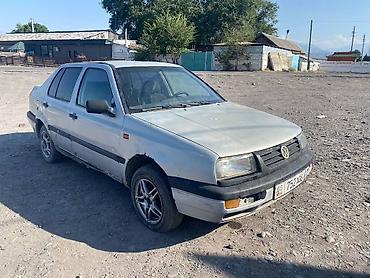 Транспорт: Volkswagen Vento: 1995 г., 1.8 л, Механика, Бензин, Седан — 2