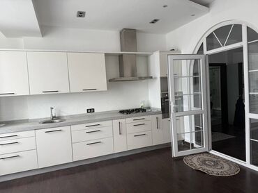 сдаю квартиру в 5 мкр: 4 комнаты, Собственник, С мебелью частично