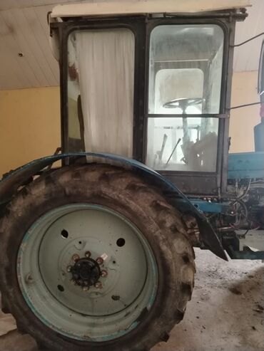 Traktorlar: Mavi rəngli kabinalı təkərli traktor - Güclü dizel mühərrik (şəkildə — 9