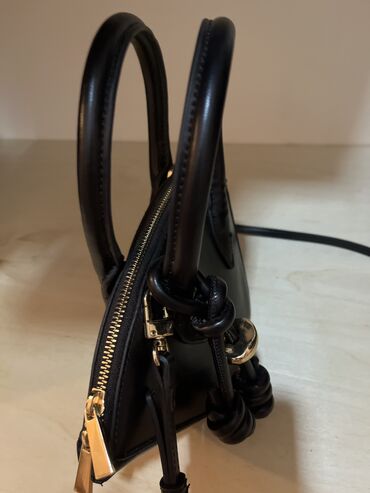 Botinka və botilyonlar: Zara çanta 
Teze alınıb bir iki defe işlenib 
Sıfırdan fergsizdir — 12