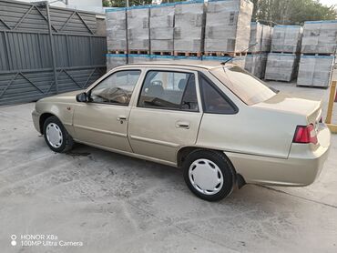 Daewoo: Daewoo Nexia: 2010 г., 1.5 л, Механика, Бензин, Седан