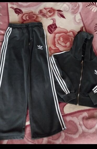 sport geyimler: Balenciaga xanımlar üçün 30 azn . razmer L .Xl .XXL .təzədir heç bir