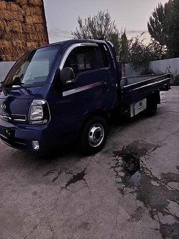 борта: KIA Bongo (K2500/K2700) бортовой малотоннажный грузовик, синий цвет — 2
