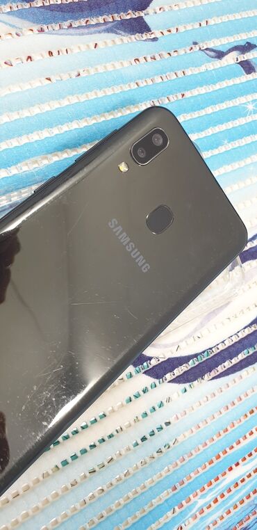 Samsung: Samsung A20, Б/у, 32 ГБ, цвет - Черный, 2 SIM