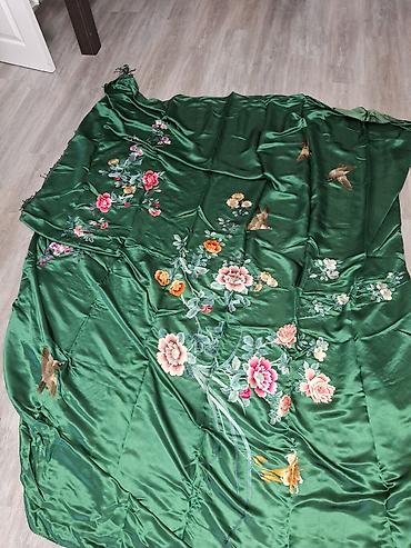 örtü: Məhsul: Yaşıl ipək kimon/kaban örtüsü – əl işi naxışlı Təsvir: - — 1