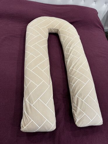 Постельное белье: Подушка для беременных. Наволочка съёмная. На самой подушке тоже есть