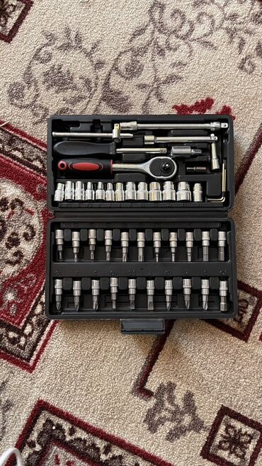 набор инструментов электромонтера: Набор ручного инструмента в кейсе Комплектация: - Трещотка с lalafo.kg да набор инструментов электромонтера: Набор ручного инструмента в кейсе Комплектация: - Трещотка с