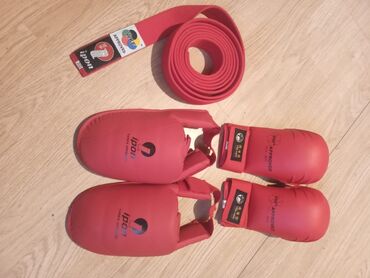 zenske rukavice za boks: Karate oprema kao nova nošena na par takmičenja crvene boje vel M