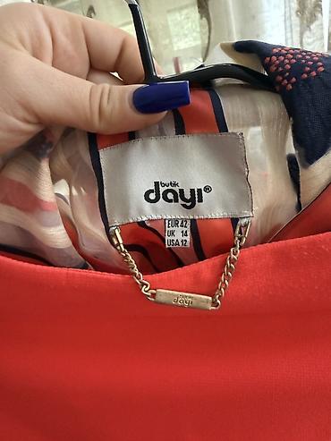 plas cadir: Qadın geyim dəstləri 1) Qara paltar + ağ qısa jaket - Paltar: qara — 5