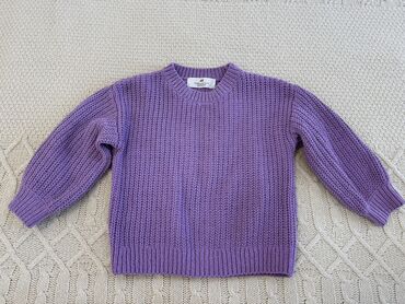 H&M 3-4 yaşa uygun. Oversize modeldir